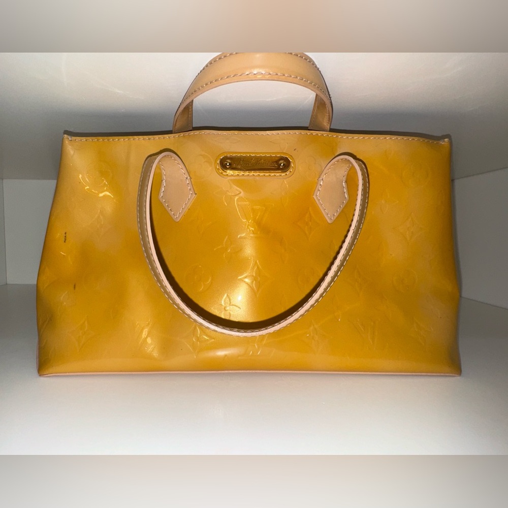 LOUIS VUITTON
Vernis Patent Leather Reade